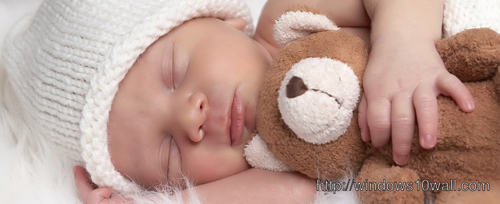 Baby sleeping with Tady Background Wallpaper