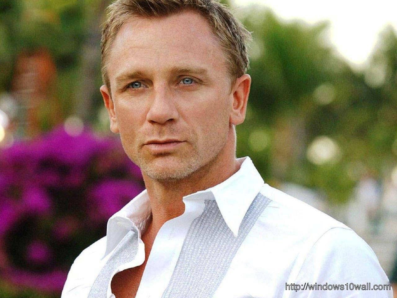Hollywood Movie Star Daniel Craig HD Wallpaper
