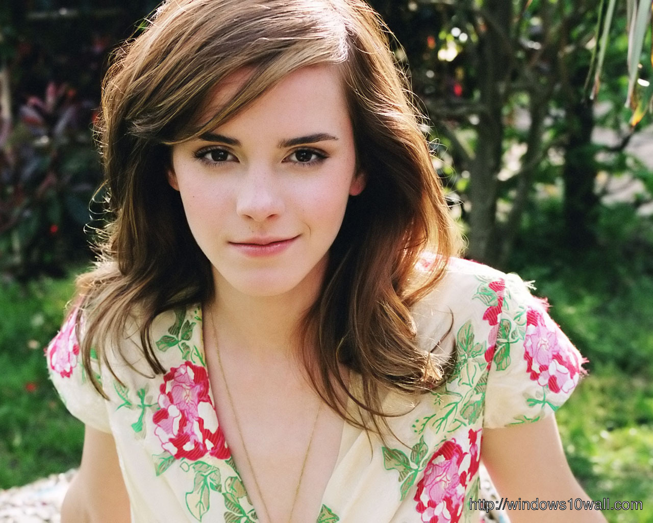 Cute Emma Watson Wallpaper