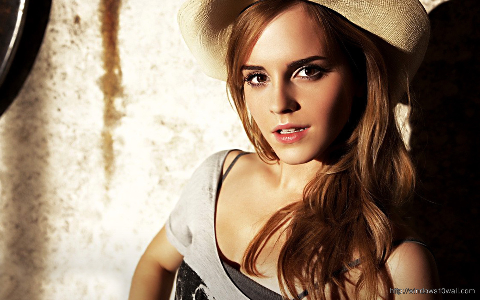 Emma Watson Cute Girl Wallpaper