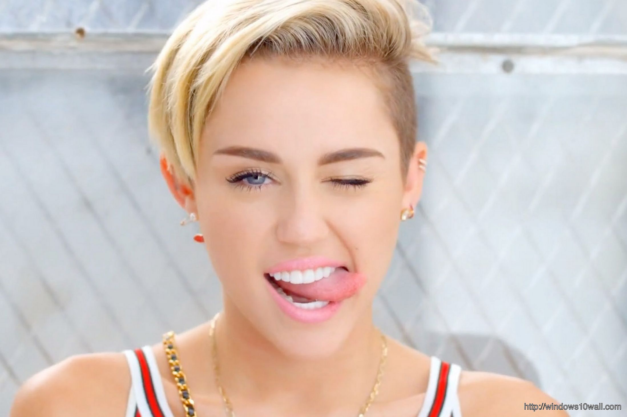 Showing Tongue Miley Cyrus Wallpaper