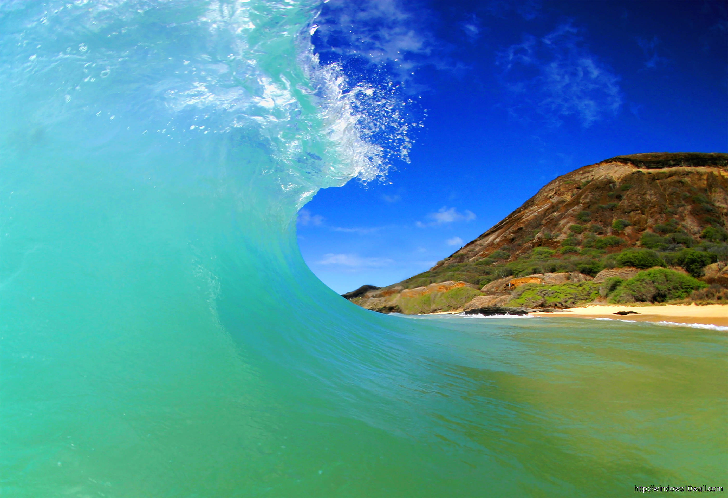 Tubing Wave In Hawaii