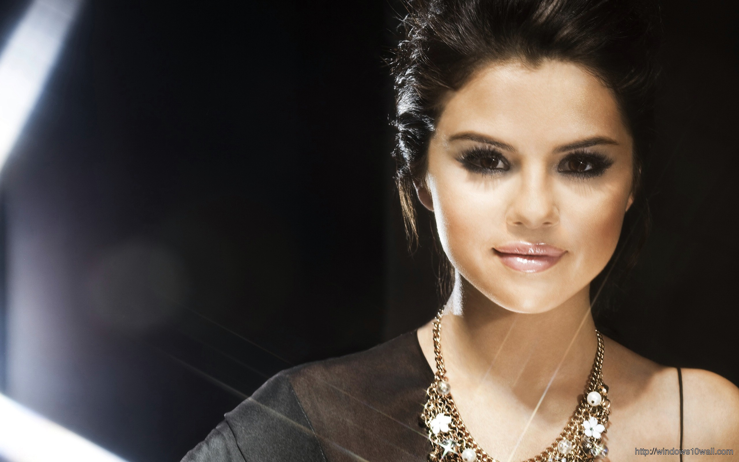 Selena Gomez Mirror Wallpaper