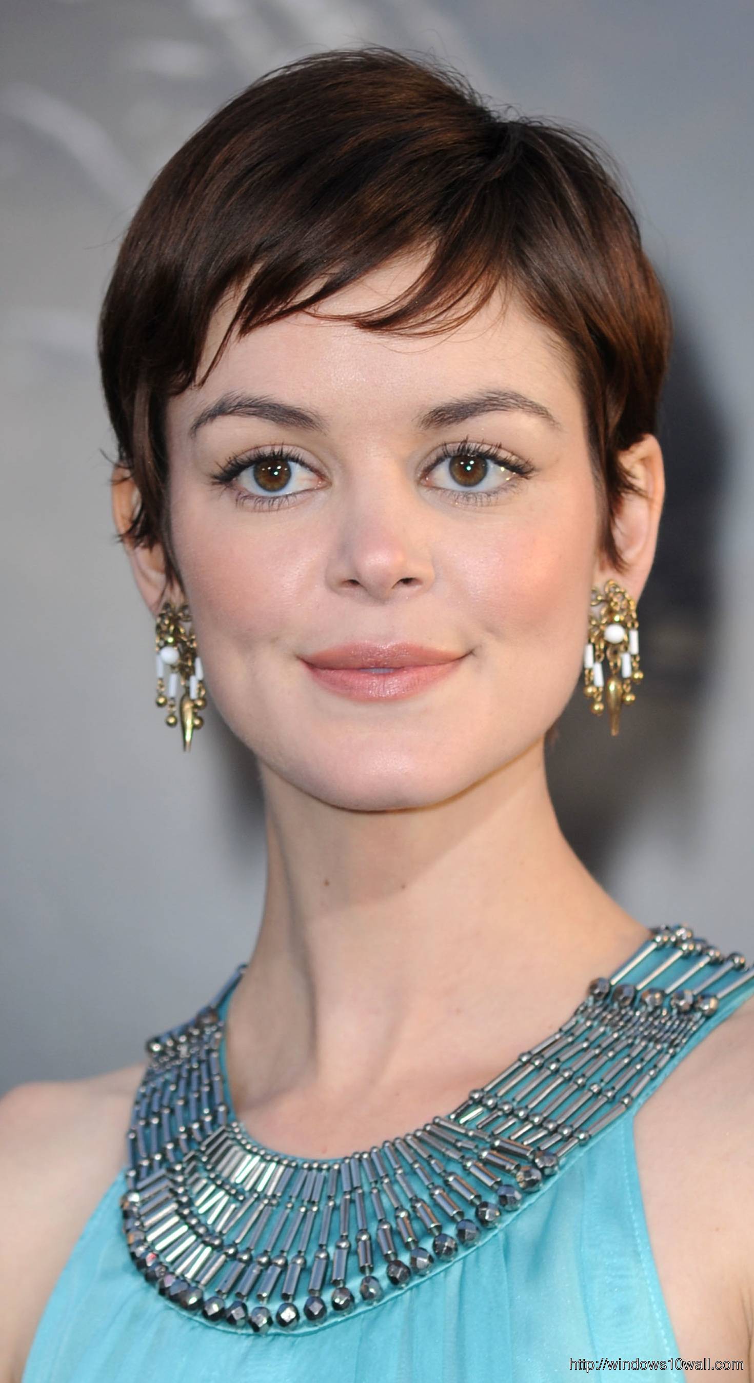 pixie-cut-hairstyle-for-round-faces-background-wallpaper