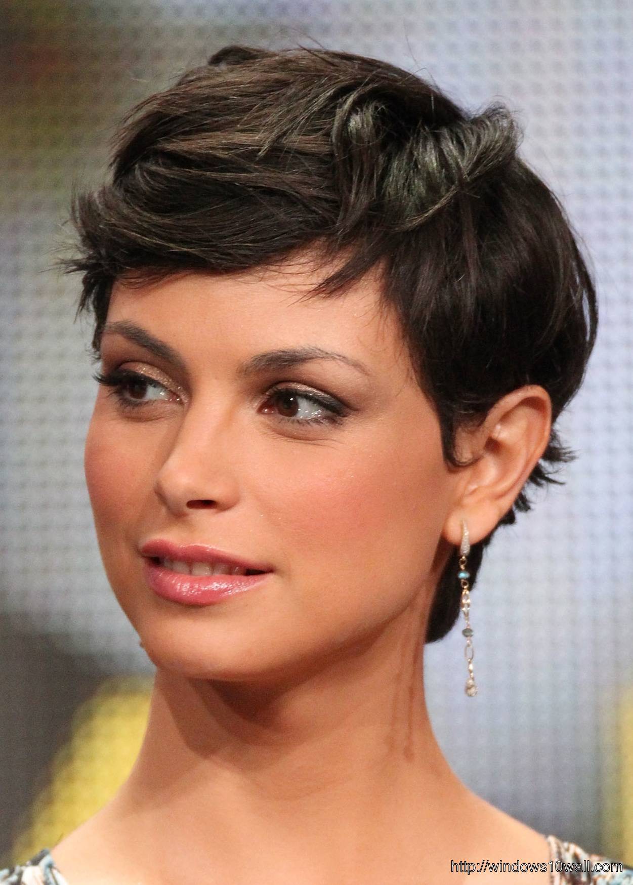 pixie-cut-hairstyles-morena-baccarin-background-wallpaper