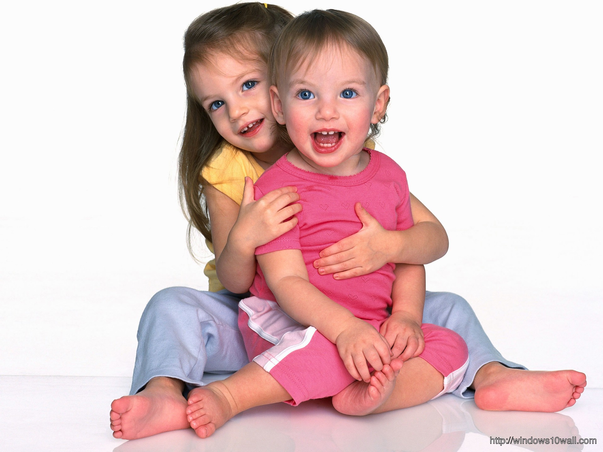 Cute Brother Sister Baby Smile Wallpaper