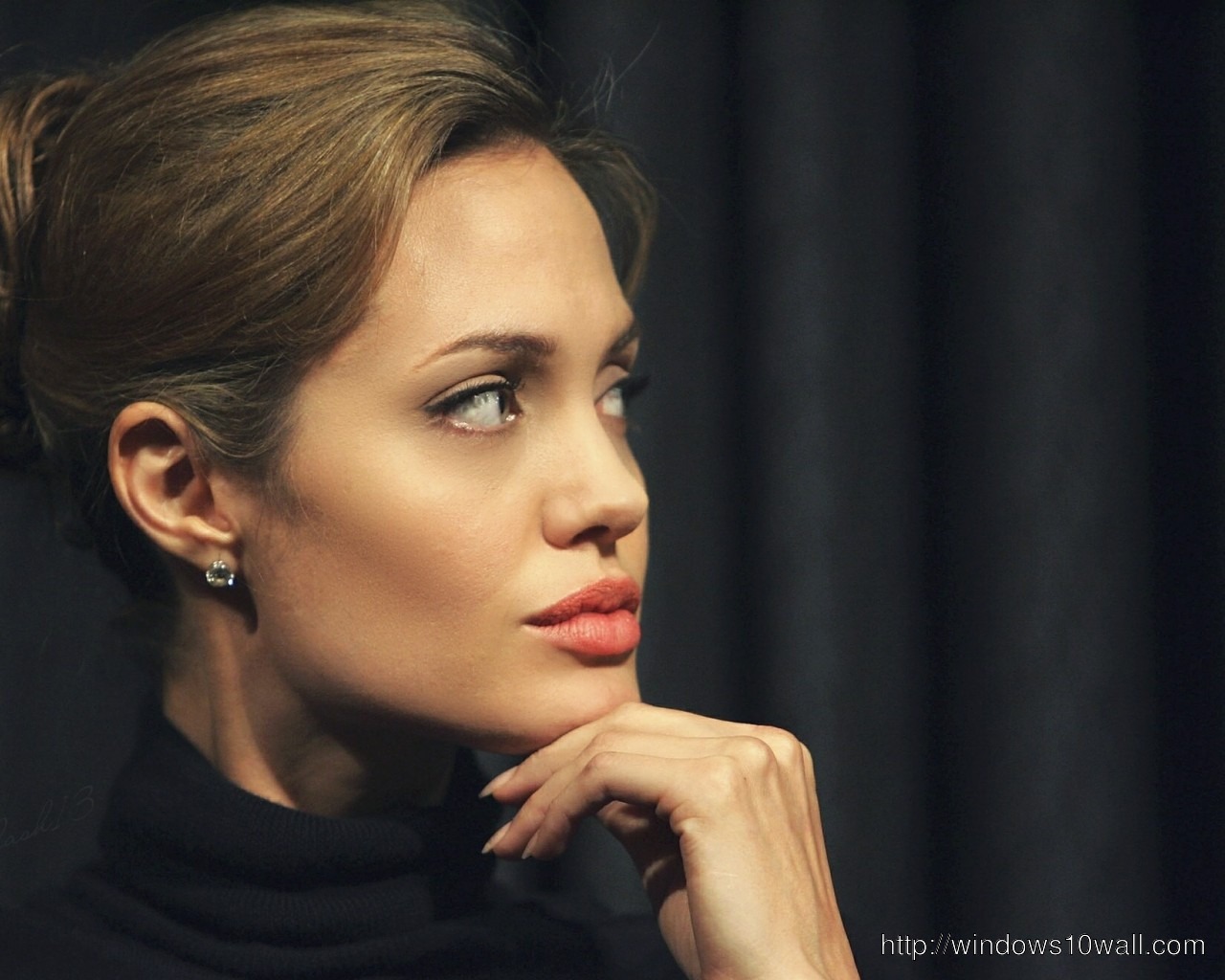 Angelina Jolie Beautiful Look Wallpaper